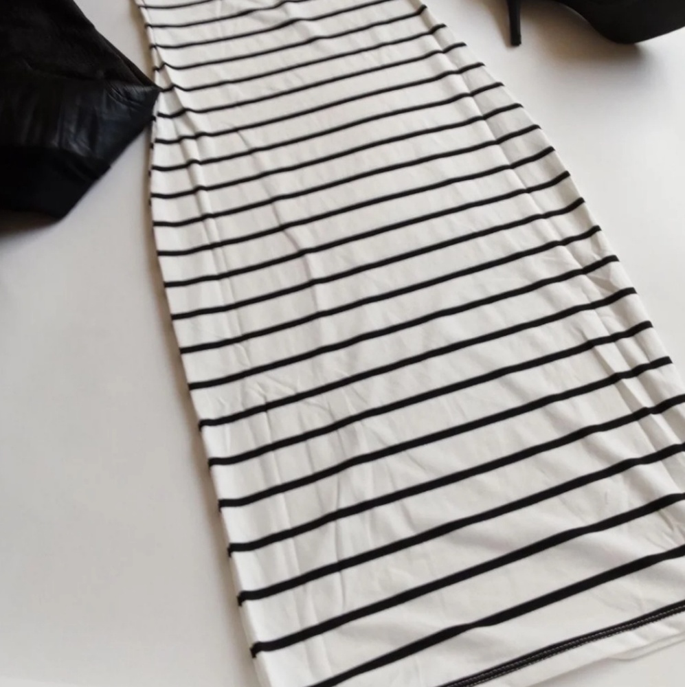Bodycon mock neck striped dress. - Picture 3 of 6